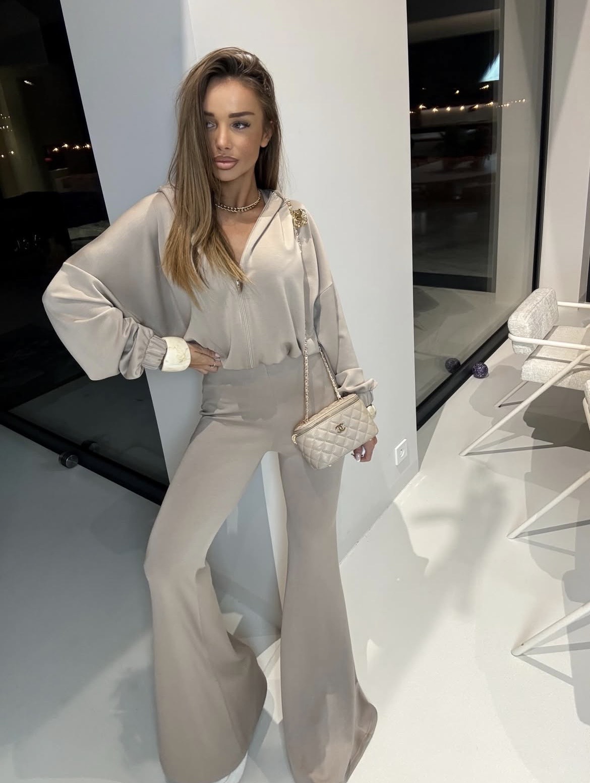 Komplet beż spodnie dzwony i bluza na zamek onesize